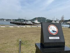 関門海峡を船で渡ります。
関門橋が見えてきました。