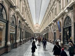 ギャラリー　サン　チュベール
ヨーロッパ最古のアーケード　天井が透けていて明るいです