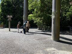 外宮です。よい天気で参拝客がたくさんです。