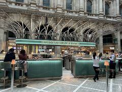 フォートナム&メイソンのカフェバーです(〃ω〃)