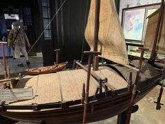最後に見物したのは、貿易陶磁博物館です。
入るとすぐに日本との貿易に使われた朱印船の模型があります。