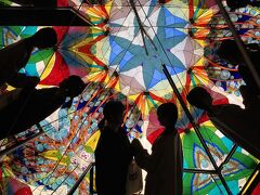 ここ三河工芸ガラス美術館の目玉
巨大万華鏡