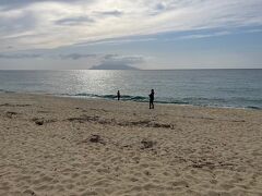 永田のいなか浜
そろそろウミガメさんの産卵シーズンらしい。
相変わらずきれいな海ではあったけれど、中国語のペットボトルのごみの山には心が痛くなった、、、