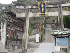 粟田神社前を通ります。

三条通の向かい側には、おなじく「小鍛冶」の聖地である合槌稲荷大明神がありますが、京都一周トレイルは、三条通には出ずにウェスティン都ホテルの裏を通って、蹴上に出ます。
