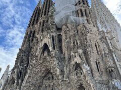 たまたま晴れてきたから
青空とサクラダファミリア