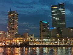 17:40　高松港到着
女木島＆男木島券売所裏の高松港駐輪場に置いたレンタサイクルに乗って、「せとしるべ」を見に行きます。