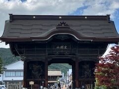 バスで善光寺へ