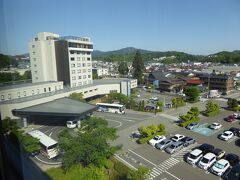 ここからは「高山グリーンホテル」です。

写真は玄関、天領閣だと思います。右奥の平屋は土産の飛騨物産館です。

高山グリーンホテル
https://www.takayama-gh.com/