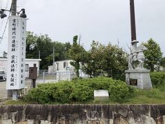 テクテク移動中、石像を発見
