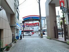 「江戸町商店街」の通りにある店でした。
