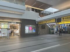 11:15立川駅ー11:57川崎駅　南武線

ここ、川崎駅も改札内のお店が充実。
