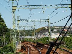 逗子・葉山駅12時25分発。
すぐにＪＲ横須賀線をオーバークロス。