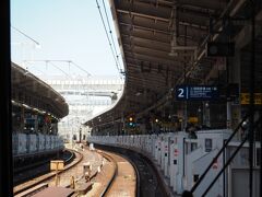横浜駅。
京急線、ＪＲ線。東急東横線、相鉄線、みなとみらい線、横浜市営地下鉄の乗り入れる一大ターミナル駅。