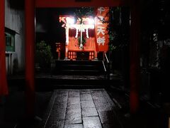一夜明け帰阪日、長崎 熊本 鹿児島の旅も今日で終わりです。寂しさを噛み締めながら一人早朝散歩、あいにくの雨。