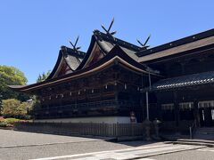 備中松山城の後は、桃太郎伝説の基となったとも言われる「温羅退治」神話が伝わる吉備津神社に立ち寄りました。
この神社は吉備津彦命が祀られています。
とても立派な本殿です。