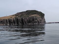 雄島の左端に灯台がちょこっと見えました