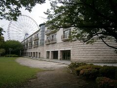 日本庭園の先にあるのが、ホテルシーサイド江戸川。
江戸川区立のリゾートホテルです。
気持ちよさげなホテルですが、都民の場合、泊りに行くエリアではないので宿泊をプランニングしたことはありません。

