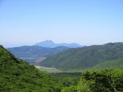 牧ノ戸峠レストハウスから九重”夢”大吊橋へ向かう予定でしたが、時刻は15時を過ぎており、母も疲れていると思いお宿へ直行します。
こちらは途中やまなみハイウェイから見た景色です。