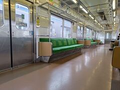 仙台駅を少し散策したあとはJR仙石線に乗って松島海岸駅を目指します。
車内が埼京線みたい。

乗った時は満員だったけど、中野栄という駅でドッと人が降りました。