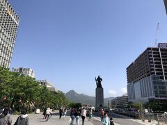 光化門広場
ホテルからは寄り道なしだったら10分前後で到着します