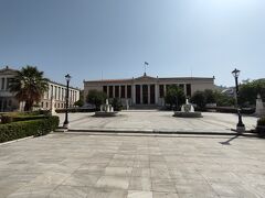 おとなりはアテネ大学
これも立派な建物