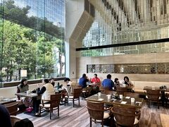 5月7日　台北旅行3日目です

今日も朝食はリージェントホテルB1にあるレストランBRASSERIEでいただきます。

今日は明るく開放的なガーデンビューのテーブルに案内されました。