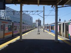 石巻駅に着いたヨ。
列車が色とりどりでキレイだヨ♪