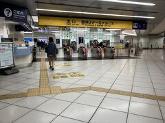 羽田空港第3ターミナルへ到着です。
混雑を避けて3時間半ほど前に到着しました。
→少々早すぎるけど、ほとんど座れるし楽でした。