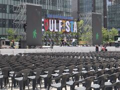 光化門広場に設置されたステージと客席