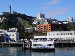 4日目はアルカトラズ島へ行く。
Alcatraz citycruisesでツアーチケットを予約している。ツアーと言っても往復のフェリーと監獄内のオーディオガイドを貸してくれるだけで、島内は自分で見学し時間制限もない。料金はDayTourが$45.25、NightTourが$56.30
フェリーはピア33から出発。サンフランシスコはフェリービルディングと中心に西側に奇数、東側に偶数の番号のピアが並んでいるので、ピア33はフィッシャーマンズワーフの少し東側になる。ダウンタウンからミュニメトロ　Fラインに乗って来た。
写真左上がコイトタワー。

