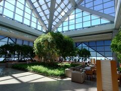 15時過ぎに41階に到着。エレベーターを降りてすぐのピークラウンジは三段の一番低い部分です。