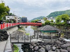 この風景が修善寺温泉のシンボルなんだそうです。

とはいえ、独鈷の湯は見学のみで入浴は不可、足湯としても利用できません。