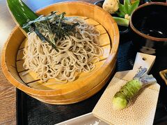 伊豆の名産、本わさびをすりおろしていただきます。ツーンと辛いけど、甘さもあって美味しい！

お蕎麦は普通かな(笑)。