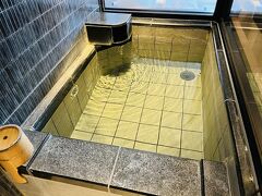 お部屋の温泉でまったり。