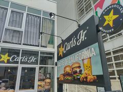 「カールスジュニア 横須賀店」でバーガーをテイクアウトすることにしました。