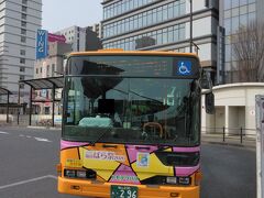 福山駅から鞆の浦へはバスで向かいます。だいたい30分に１本のペースで運行されており、乗車時間も30分ほど。便利ですし、一番オーソドックスなアクセス方法です。