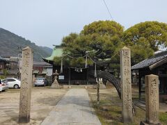 少し行ったところに鎮座している小烏神社。戦国時代の後の慶長年間、大名として安芸・備後に入った福島正則が鞆の浦を整備した際、このあたりが鍛治町となり、その鍛治工らが氏神様とした、と伝えられています。こうしたところにも戦国時代の薫りを感じられます。