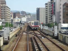 北大阪急行線に入っても、基本的に新御堂筋の間を走る。