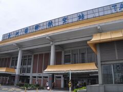 　台北松山空港に戻ってきました。
　向かって左側が国内線ターミナル