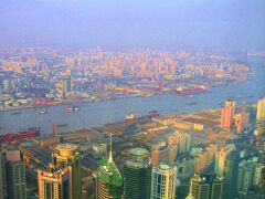 夕暮れの黄浦江の流れ