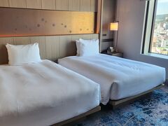 宮島から路面電車でヒルトンホテルに向かいます。

デラックスツイン。

新しいし広くていいね。


