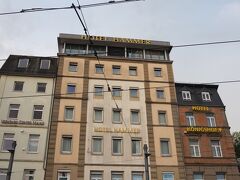 ＜Hotel Hammer-Mainz Hauptbahnhof＞
40分くらいの鉄道の旅。
駅前のホテルにチェックイン
空港近くのホテルを考えていたんだけどこちらの方が街並みも楽しめて安かったので選びました。