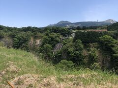 2016年の熊本地震で最大級の山の斜面崩壊に伴って崩れ落ちた場所　自然災害伝承の碑が設置されました
ここからは対岸の旧阿蘇大橋の橋げたの一部を見ることができます