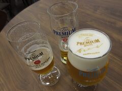 東京・府中の「サントリービール 工場見学」で ほろ酔いとなり
　