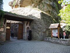 ＜ヴァルラーム修道院＞
観光コースの人は修道院巡りをします。
