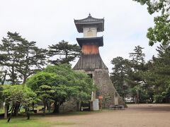 高さ27メートルの日本一高い灯籠。