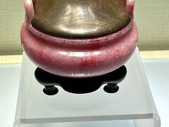 博物館には宝・宝・宝！
とにかく金ぴか、ひたすらにゴージャス。
宝石も惜しみなく使われていて、中国皇帝の権力の強大さを実感しました。
このピンクトルマリンの壺がかわいい♪