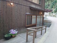 本日の宿泊先の『伊根の舟屋 雅』風雅　一棟貸しの舟屋で暮らすように過ごせます。