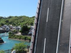 翌日です。高知市側にある手結港を訪れました。