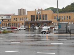 朝起きたら雨が降っていました。
朝食後雨が止んだ頃にホテルを出発
１０時頃に小樽駅に到着しましたが、まだ雨が降っており、駅ビル内のバーガーキングでコーヒーを飲みながら、雨が止むのを待っていました。
雨が弱くなった所を見計らって出発。